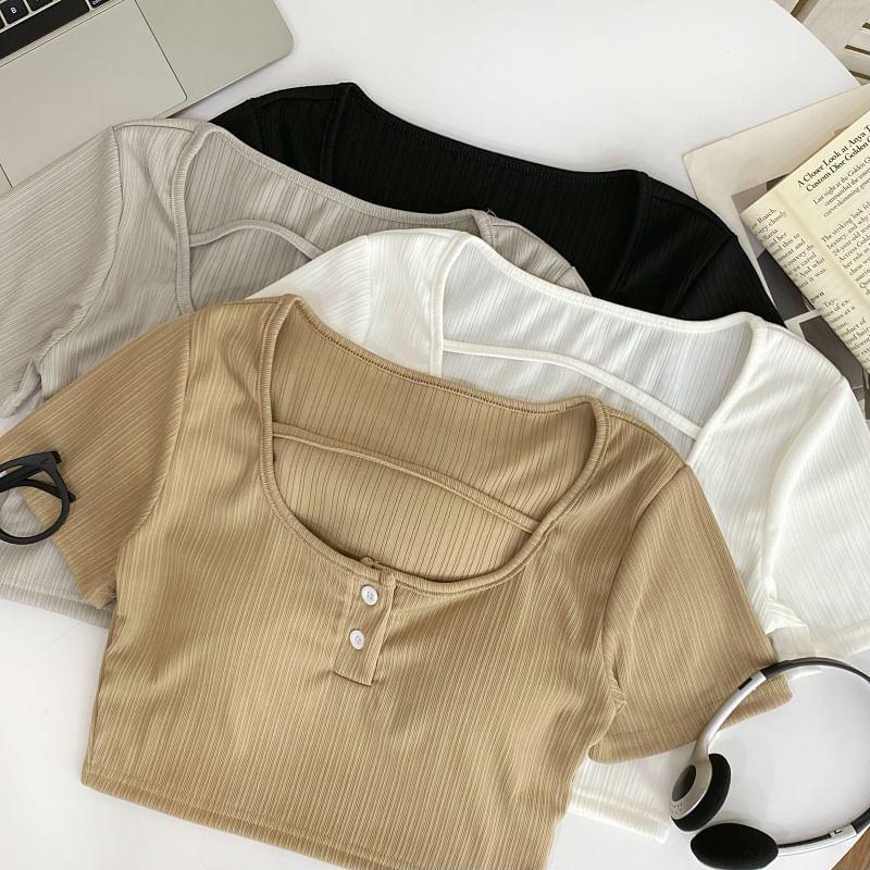 Scoop-Neck Plain Padded Cropped Short-Sleeved Tee