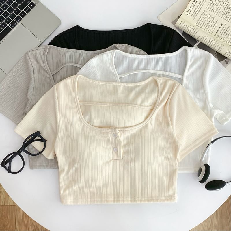 Scoop-Neck Plain Padded Cropped Short-Sleeved Tee