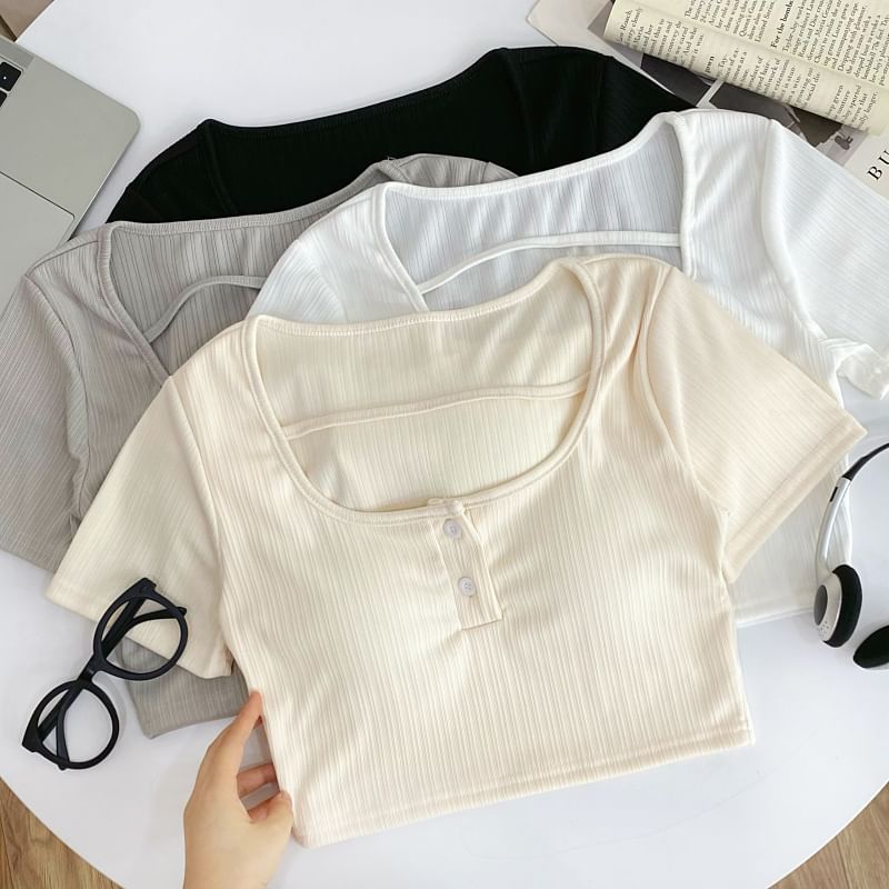 Scoop-Neck Plain Padded Cropped Short-Sleeved Tee