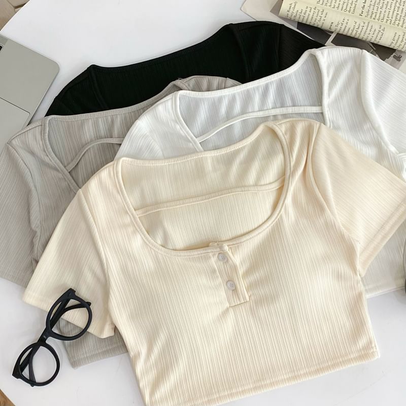 Scoop-Neck Plain Padded Cropped Short-Sleeved Tee