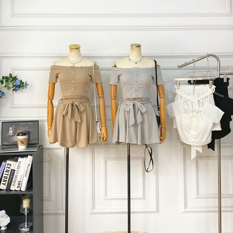 Set: Off-Shoulder Buttoned Crop Top + Elastic-Waist Shorts