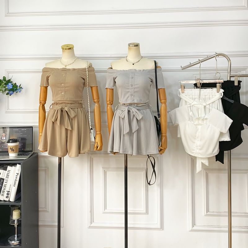 Set: Off-Shoulder Buttoned Crop Top + Elastic-Waist Shorts