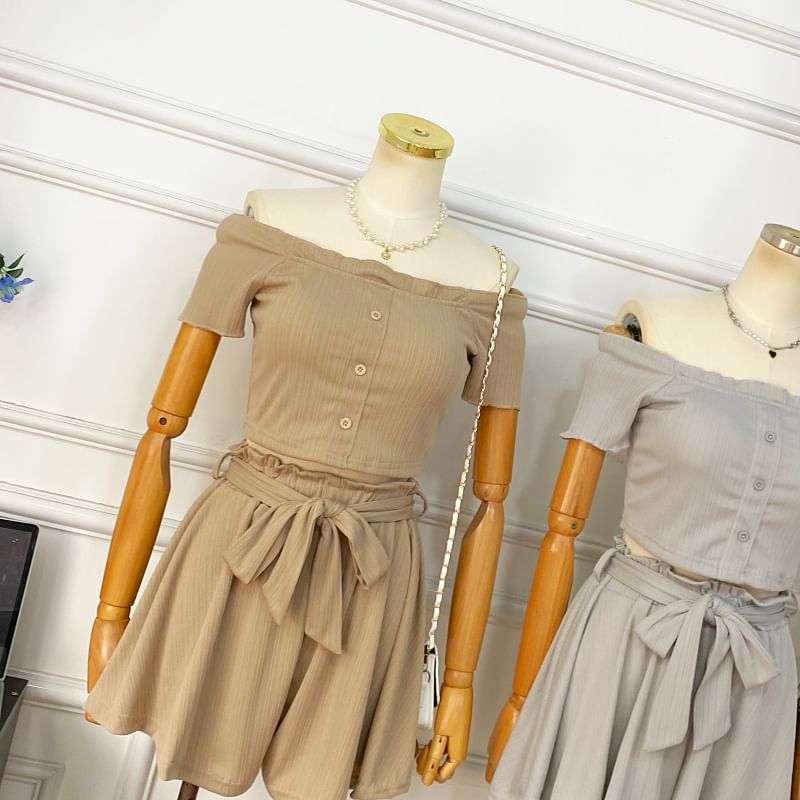 Set: Off-Shoulder Buttoned Crop Top + Elastic-Waist Shorts
