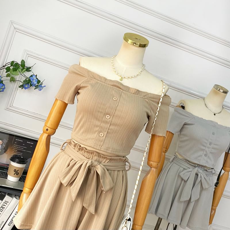 Set: Off-Shoulder Buttoned Crop Top + Elastic-Waist Shorts