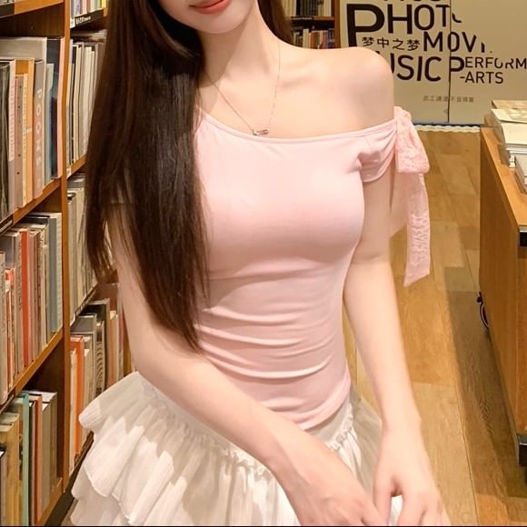 One-Shoulder Short-Sleeved Lace Top