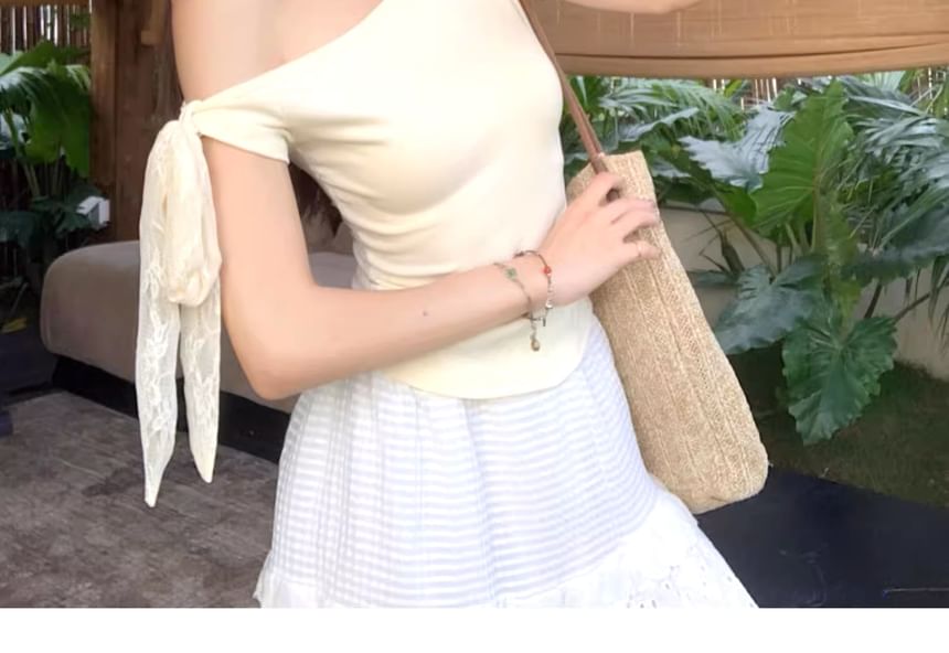 One-Shoulder Short-Sleeved Lace Top