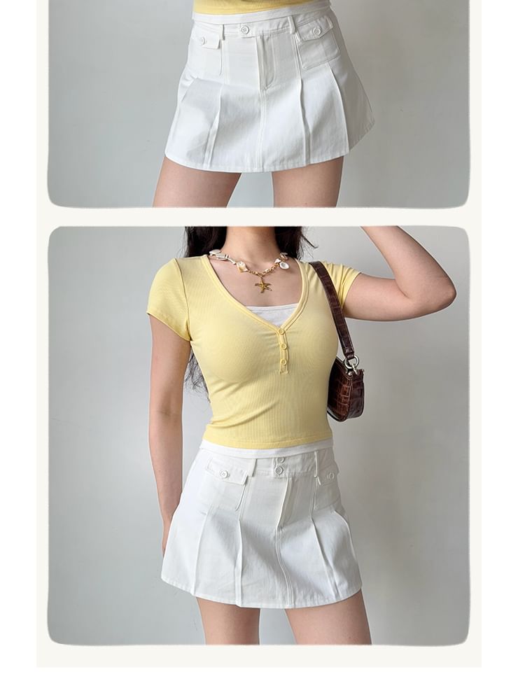Mock Two-Piece V-Neck Short-Sleeved Plain Tee