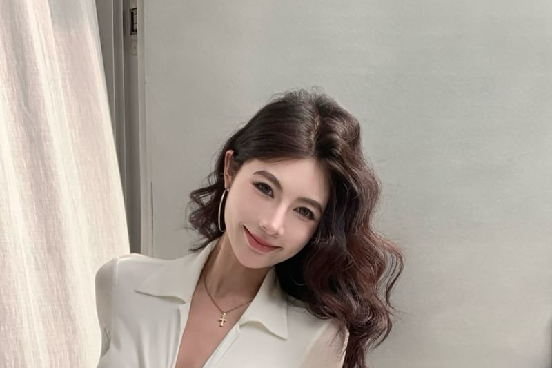 Tie-Front Collared V-Neck Long-Sleeved Cropped Plain Top