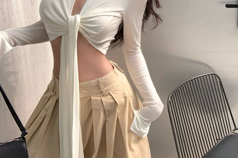 Tie-Front Collared V-Neck Long-Sleeved Cropped Plain Top