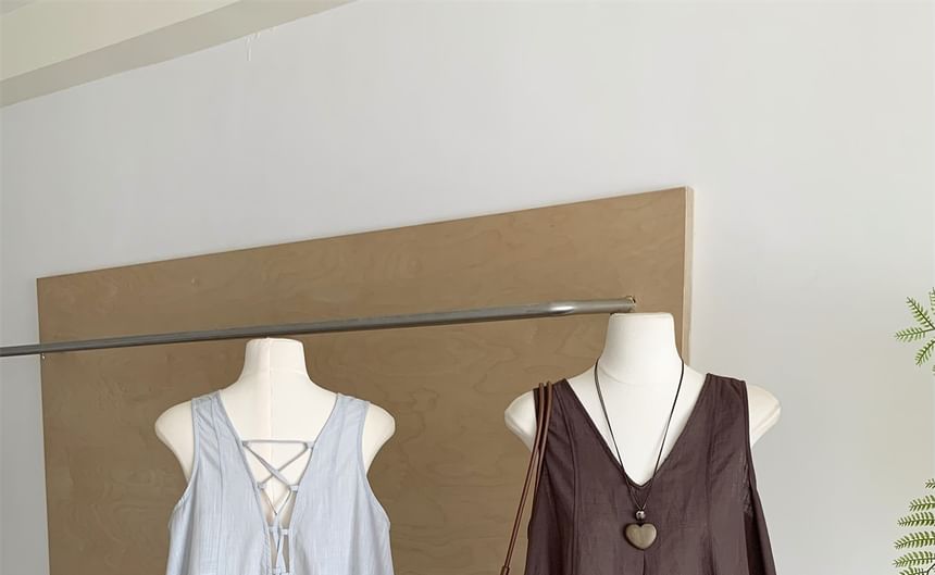 Ruffle-Trimmed V-Neck Sleeveless Plain Top