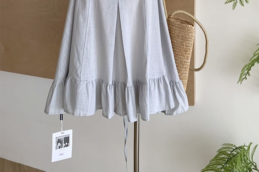 Ruffle-Trimmed V-Neck Sleeveless Plain Top
