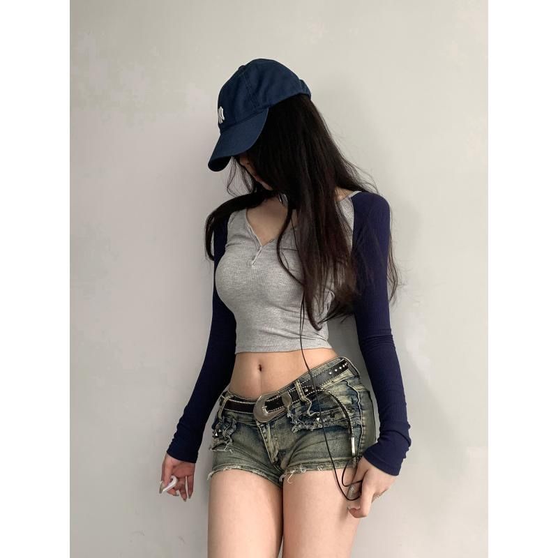 Henley Raglan Long-Sleeved Slim Cropped Tee