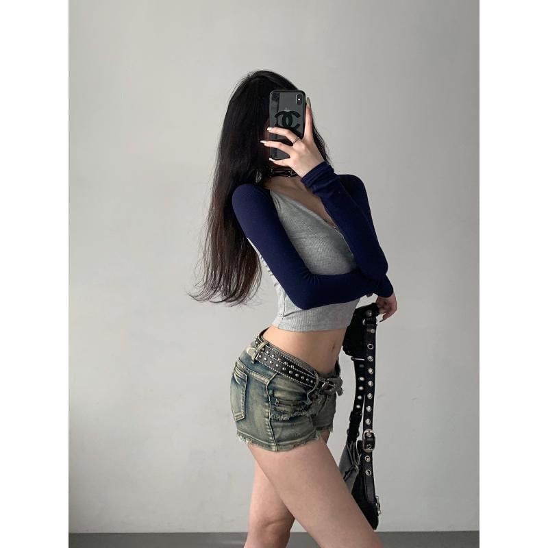 Henley Raglan Long-Sleeved Slim Cropped Tee