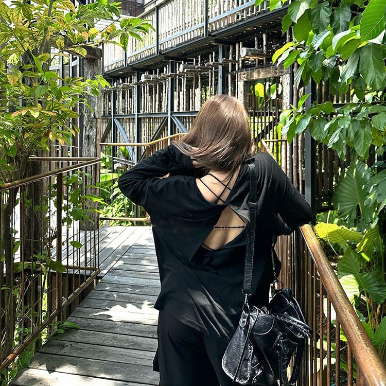 Plain Open-Back Long-Sleeved Tee