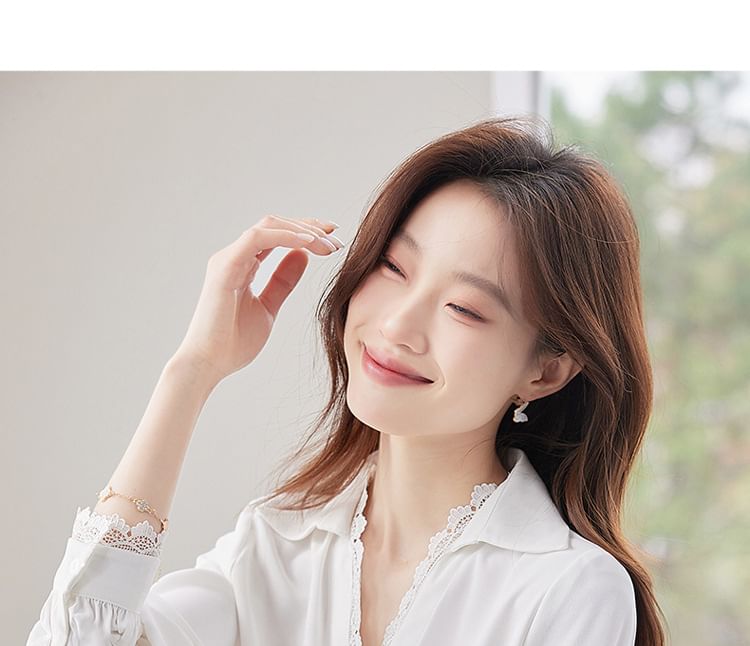 Collared V-Neck Lace-Trimmed Long-Sleeved Shirt