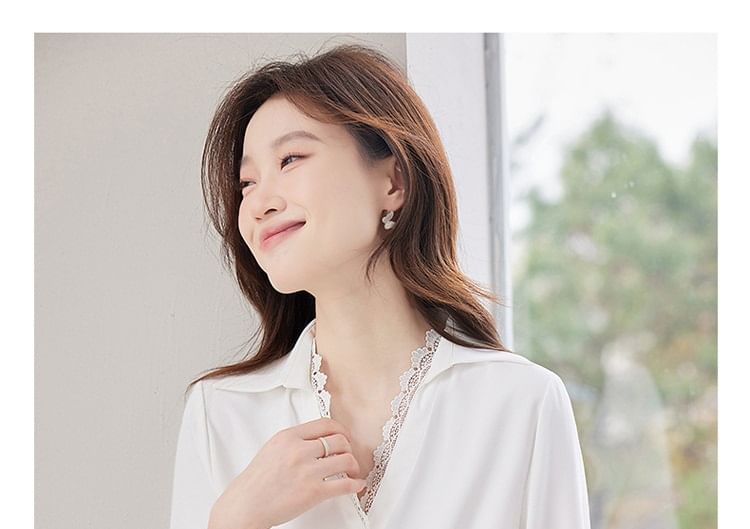 Collared V-Neck Lace-Trimmed Long-Sleeved Shirt