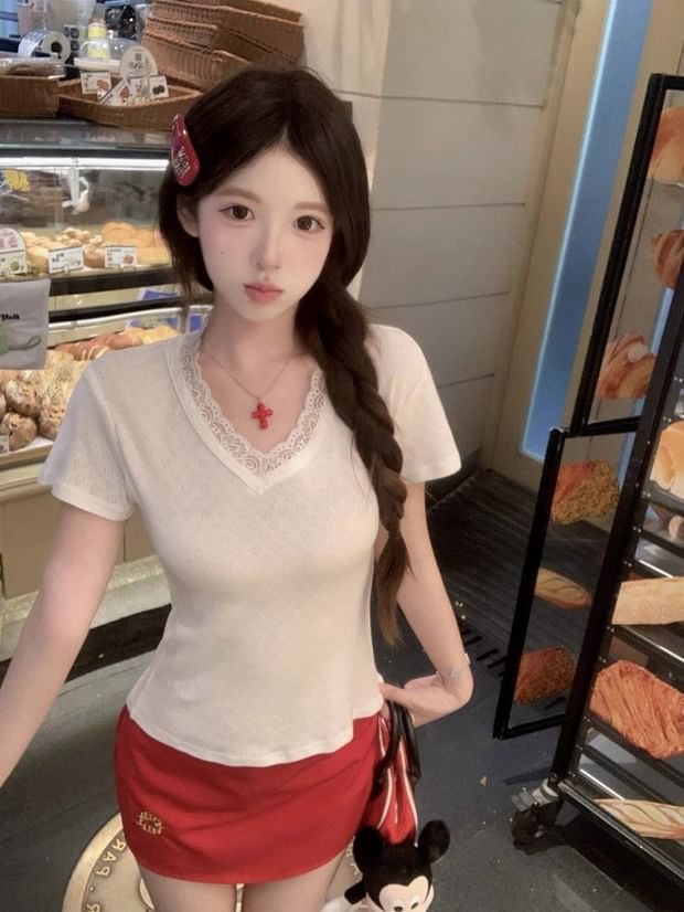 Short Sleeve V-Neck Lace Trim T-Shirt