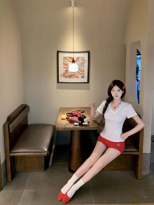 Short Sleeve V-Neck Lace Trim T-Shirt
