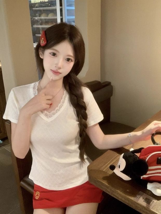 Short Sleeve V-Neck Lace Trim T-Shirt