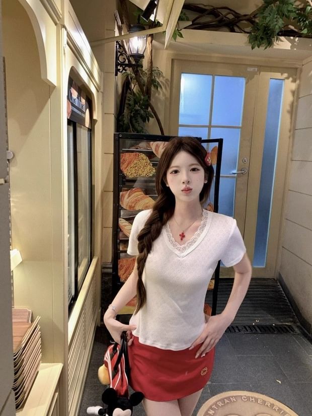 Short Sleeve V-Neck Lace Trim T-Shirt