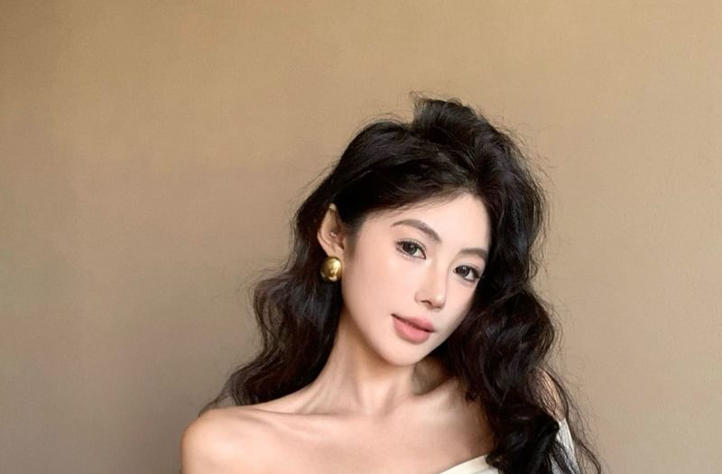 Off Shoulder Long-Sleeve Lace Top