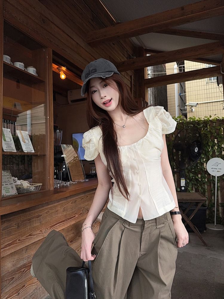 Slim Square-Neck Puff-Sleeved Solid Blouse with Baggy Cargo Mini Pants