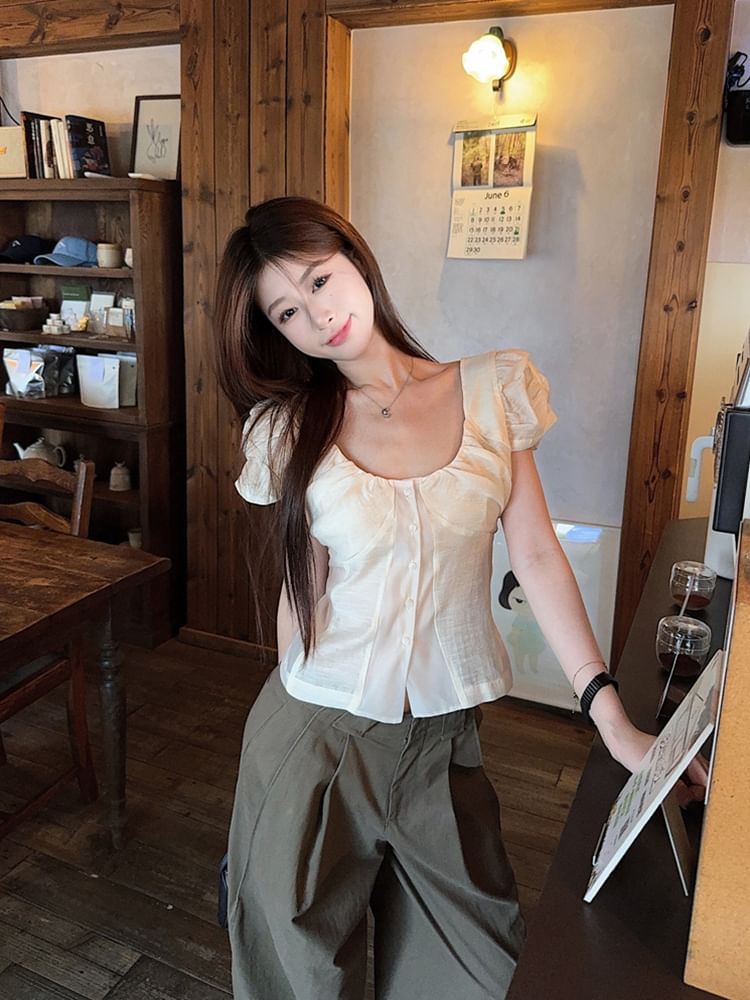 Slim Square-Neck Puff-Sleeved Solid Blouse with Baggy Cargo Mini Pants