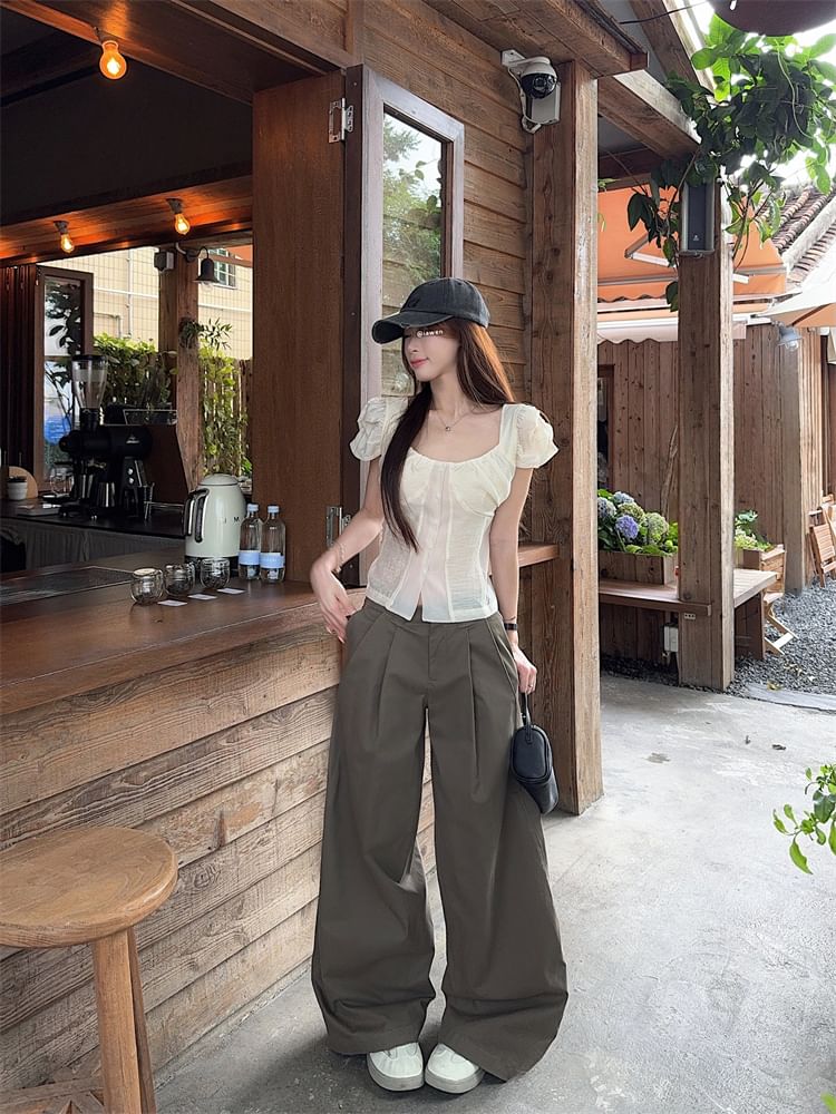 Slim Square-Neck Puff-Sleeved Solid Blouse with Baggy Cargo Mini Pants