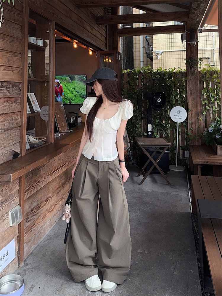 Slim Square-Neck Puff-Sleeved Solid Blouse with Baggy Cargo Mini Pants