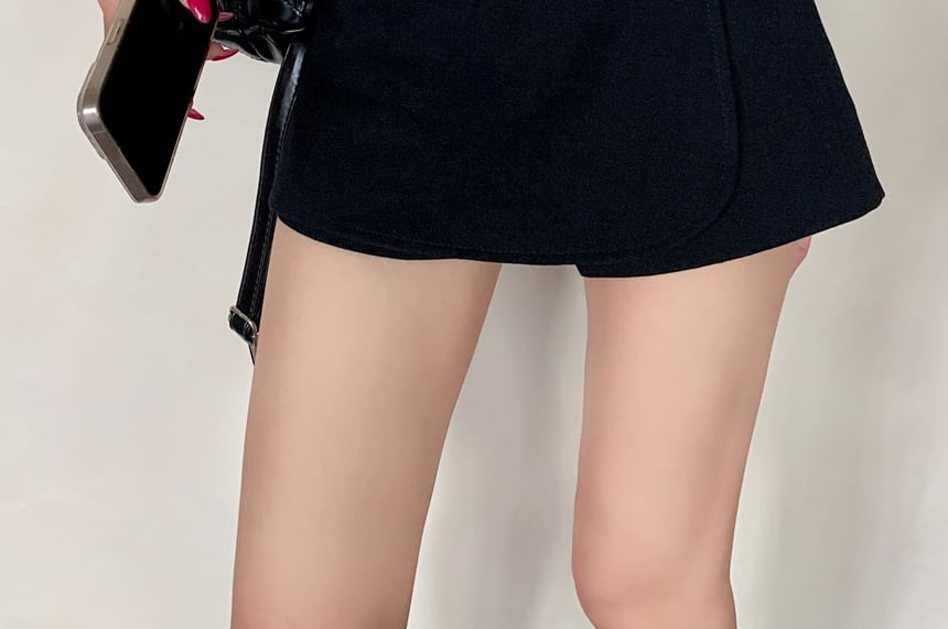 Low Waist Belt Accent Plain A-Line Mini Skirt