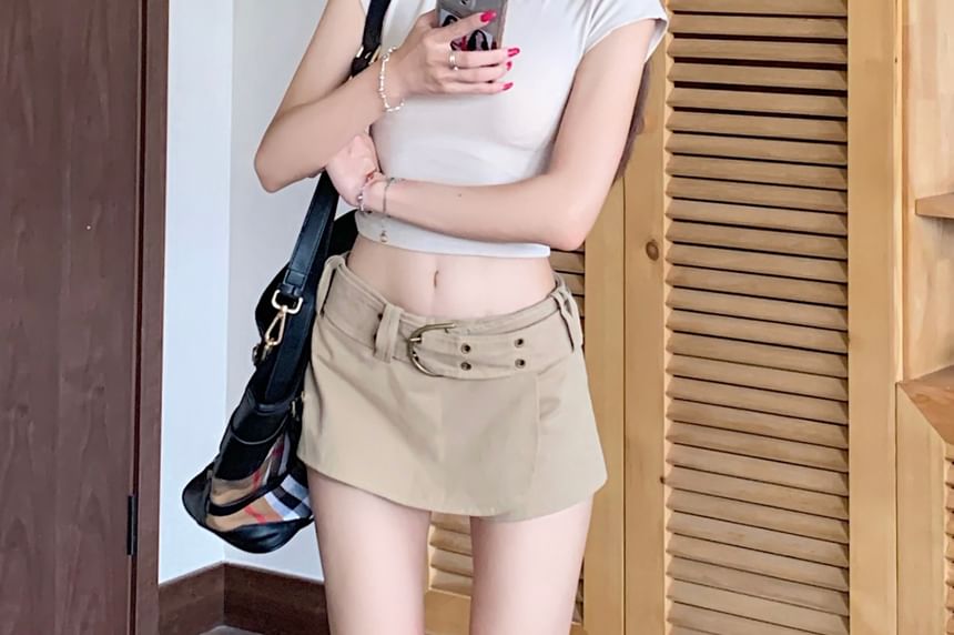 Low Waist Belt Accent Plain A-Line Mini Skirt