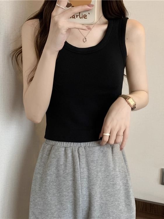 Plain Scooped-Neck Tank Top