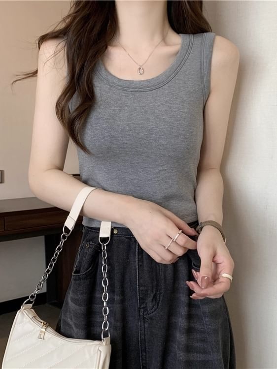 Plain Scooped-Neck Tank Top