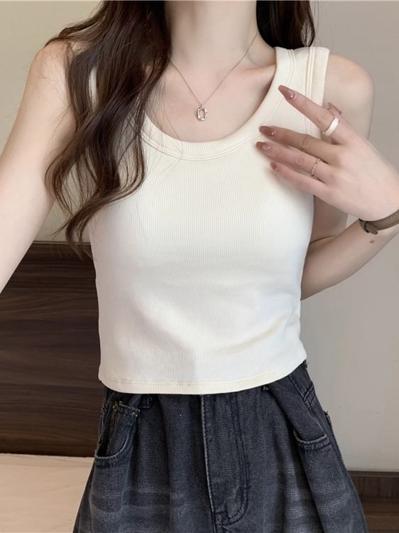 Plain Scooped-Neck Tank Top