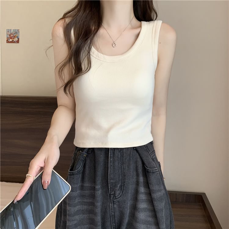 Plain Scooped-Neck Tank Top