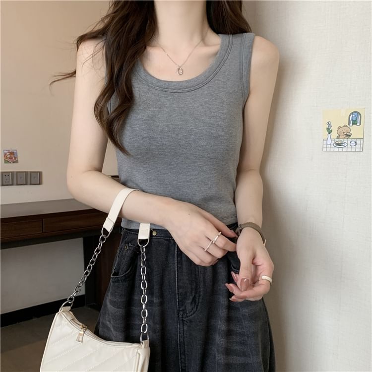 Plain Scooped-Neck Tank Top