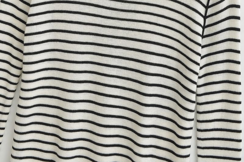 Striped Knit Round-Neck Long-Sleeved Top