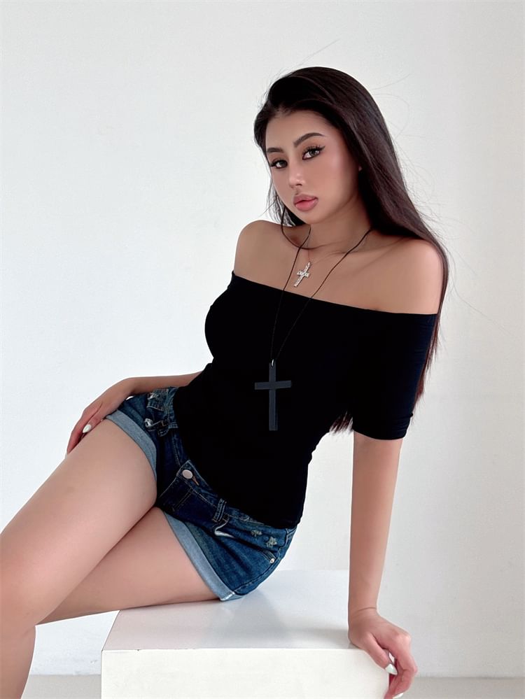 Off-Shoulder Short-Sleeved Plain Crop Tee