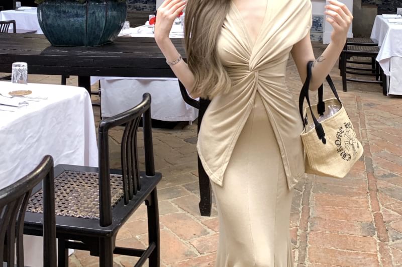 Sleeveless V-Neck Twist Slit Top & High Rise Fishtail Maxi Skirt