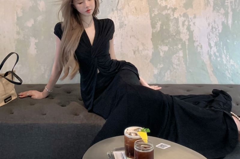 Sleeveless V-Neck Twist Slit Top & High Rise Fishtail Maxi Skirt