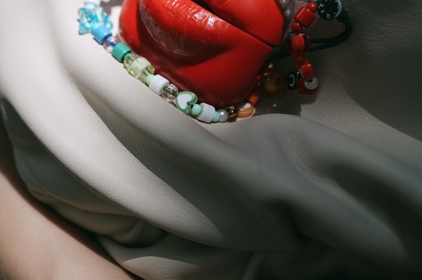 Lip Apple AirPods / Pro Earphone Case Skin