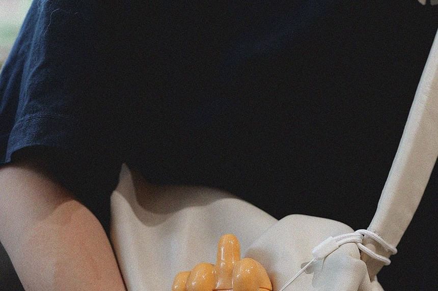 Hand Gesture Apple AirPods / Pro Earphone Case Skin