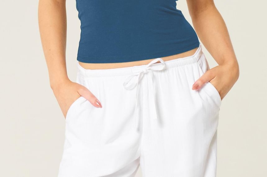Contrast-Trimmed Halter V-Neck Fitted Cami Top