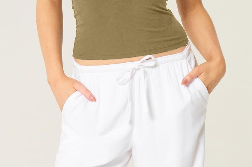Contrast-Trimmed Halter V-Neck Fitted Cami Top