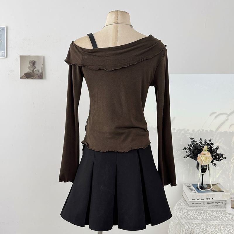 Plain Ruffled-Trim Cold-Shoulder Asymmetric Slim Top, Long-Sleeved