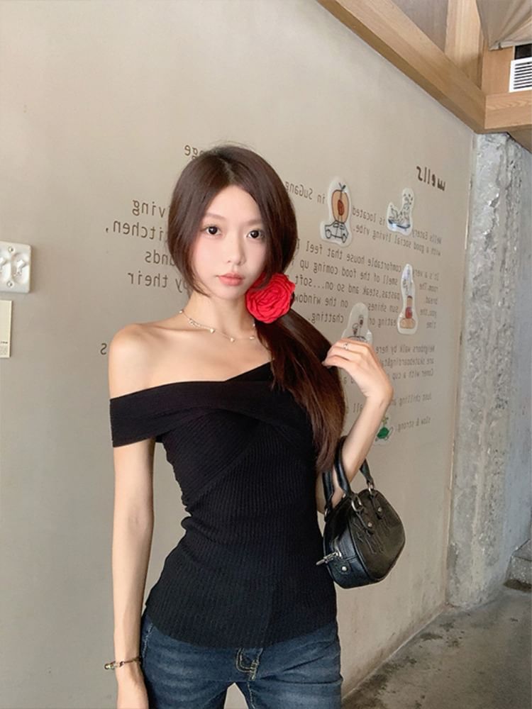 Twist-Knit Off-Shoulder Short-Sleeved Plain Top