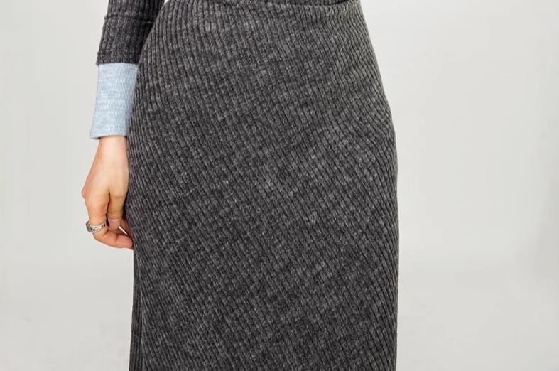 Long-Sleeve Henley Contrast Trim Ruched Maxi Sheath Knit Dress