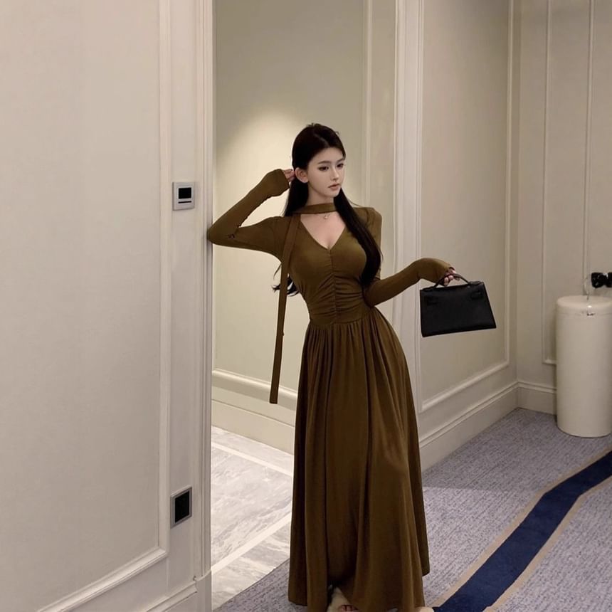 Long-Sleeve V-Neck Plain Ruched Maxi A-Line Dress