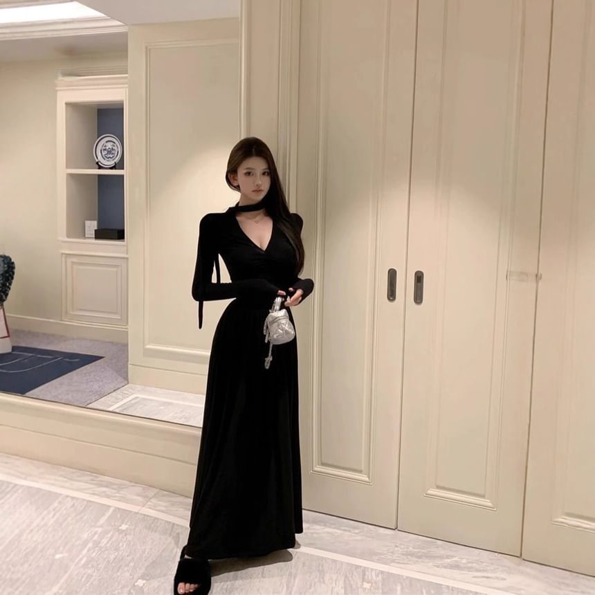 Long-Sleeve V-Neck Plain Ruched Maxi A-Line Dress
