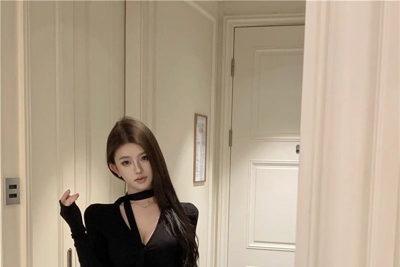 Long-Sleeve V-Neck Plain Ruched Maxi A-Line Dress